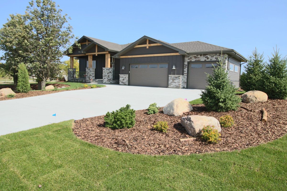 david19bigpow's tweet photo. Amazing show home by Irwin Homes. Visit 19 Prairie Lane, Headingley during the Spring Parade of Homes Monday to Thursday 3-8pm plus Sat&Sun 12-6pm. Reduce by $20,000 for the Parade of Homes. Take advantage!! #headingely #showhome #greatvalue https://t.co/3ppiQjL4aq