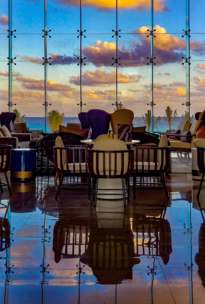 DriftTravel's tweet photo. Stunning views from the lobby of the Royalton Cancun Suites and Spa  #VacationBetter #SunwingMode #SunwingExperiences #RoyaltonSuitesCancun @sunwingexperiences @royaltonsuitescancun https://t.co/1HxDONZXTV