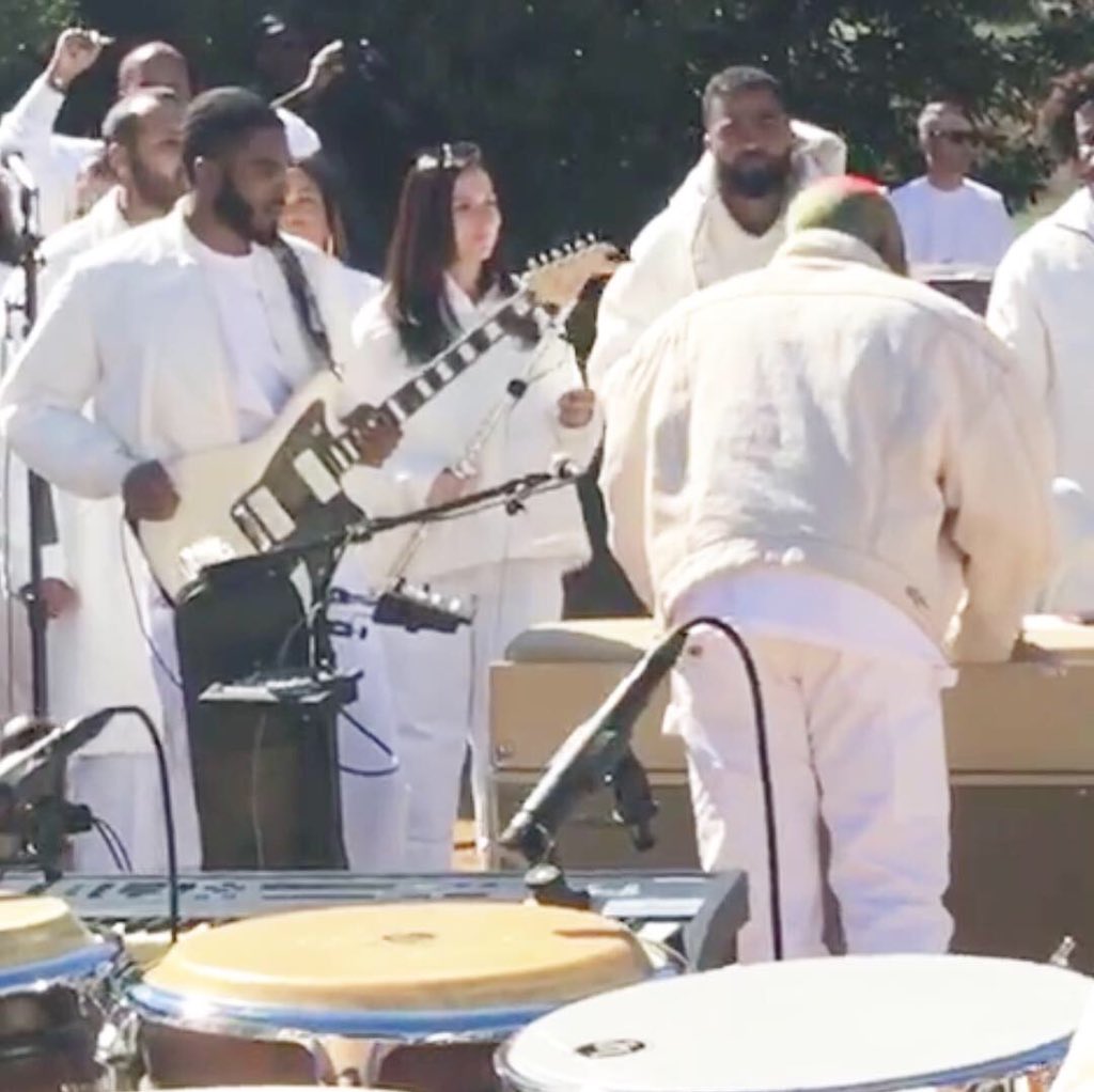 FreakyRob_Music's tweet photo. #KanyeWest #Yeezy #FreakyRob 🎸 https://t.co/yoEK4sDrfH