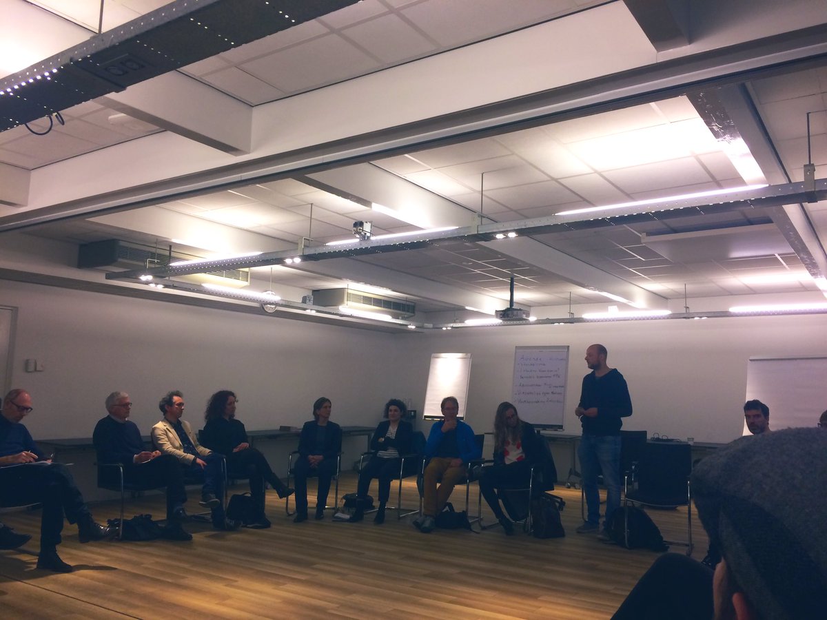 Onze miniconferentie is afgetrapt! We bespreken onder andere gezamenlijke kansen en issues.