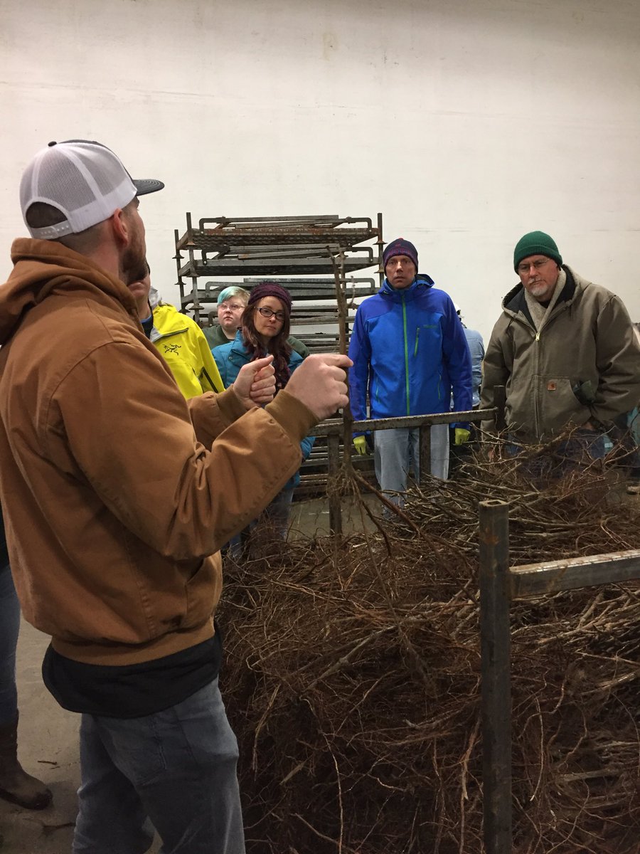 RachelNaegele's tweet photo. Leaning about nursery production of grapes with the #FRAMENetwork team at #inlanddesert nursery https://t.co/H9uRh9Vzye