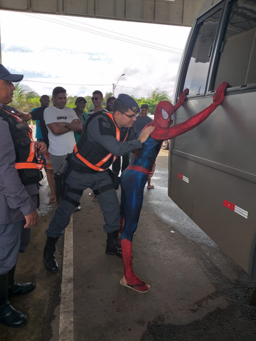 dodinhas17's tweet photo. Começou o Carnaval pro Homem Aranha !!!! https://t.co/Ho4AQCj6t5
