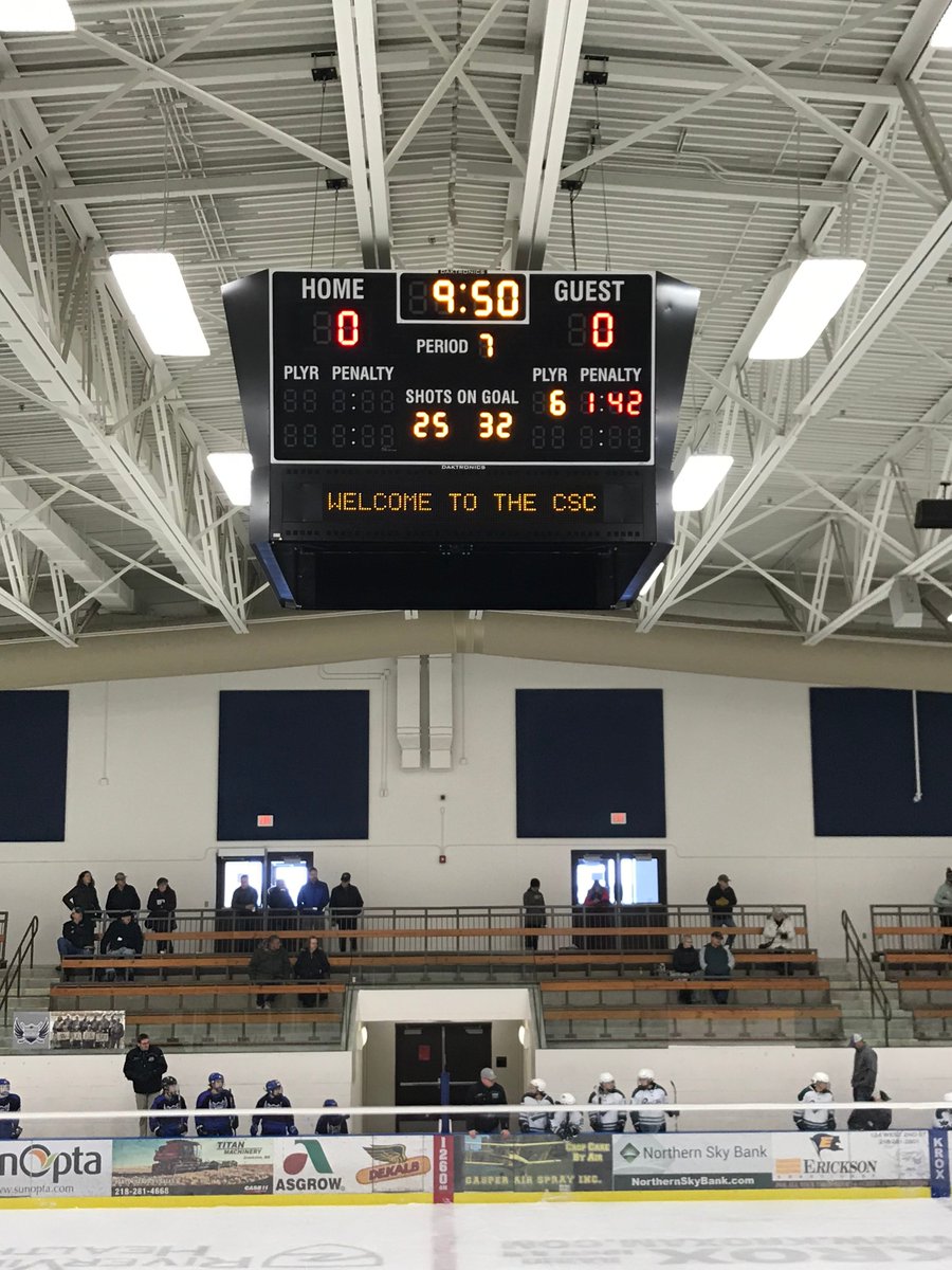 tmoe281's tweet photo. Brainerd and Roseau starting their 4th overtime in 12UA action from Crookston. @MinnHockey https://t.co/GV3URxmCIz