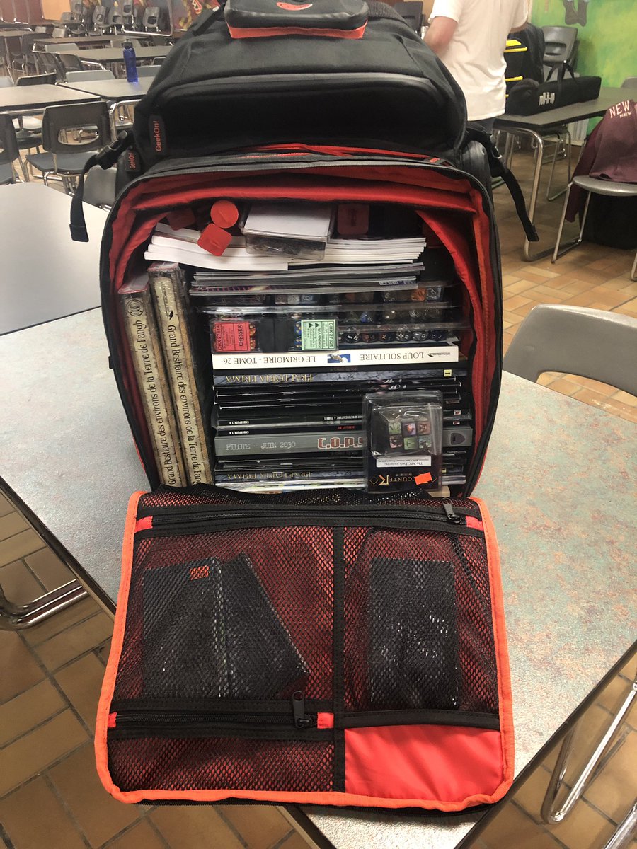 How to fit a store in #GeekOn! Bag. #festivaldraconis