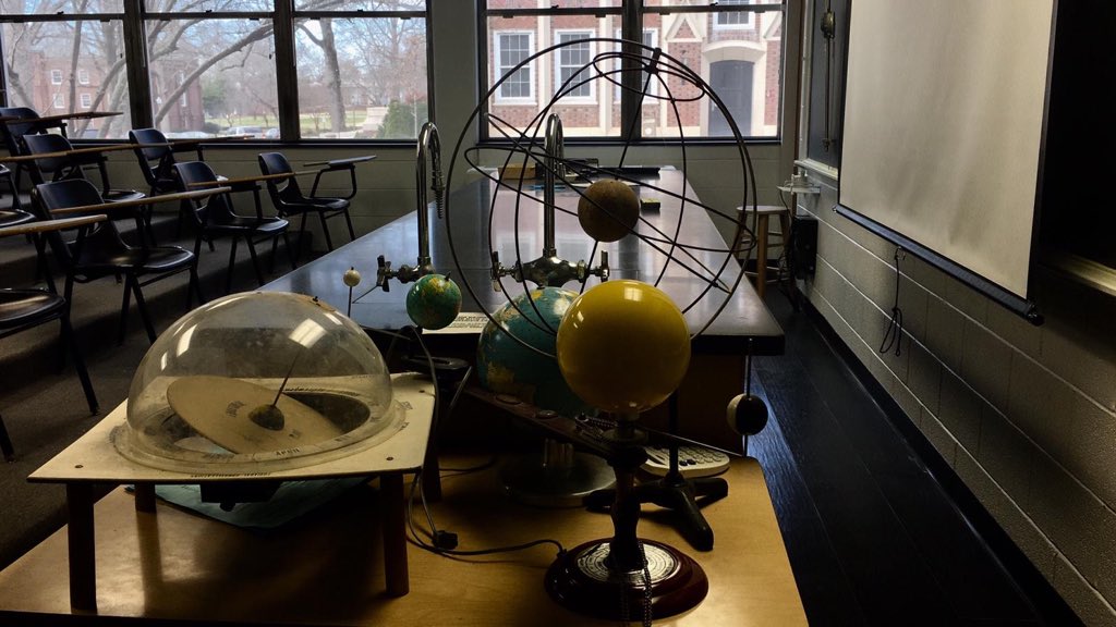 RubenLRU's tweet photo. 🧪🏠 Alex and Lee George Hall is the science building at @lenoirrhyne University. It houses the School of Natural Sciences, which includes biology, chemistry, physics/earth science, and environmental science programs. https://t.co/r9JAgaoTaH