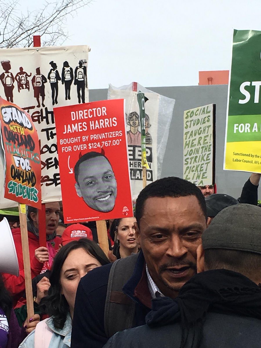 EastBayMajority's tweet image. James Harris trying to cross the picket line...Shame! #OUSDstrike #Red4Ed #Unite4Oaklandkids #fail