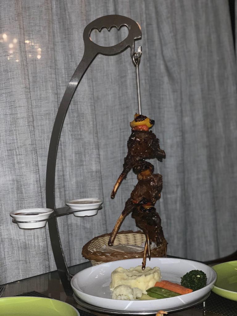 تجربة اليوم كانت بمطعم كوشينا حي الروضة.
الأسعار تعتبر متوسطة نوعا ما.
الخدمة كانت سيئة وبطيئة والأكل عادي جدا.
يوجد بارتشن .
والطلبات كانت:
متبل
مصقعه
بيتزا خضار
كرات البطاطس
بطاطس كوشينا
ريش
اعتذر عن جودة التصوير بسبب الأضاءة للمطعم
#مطاعم_الرياض