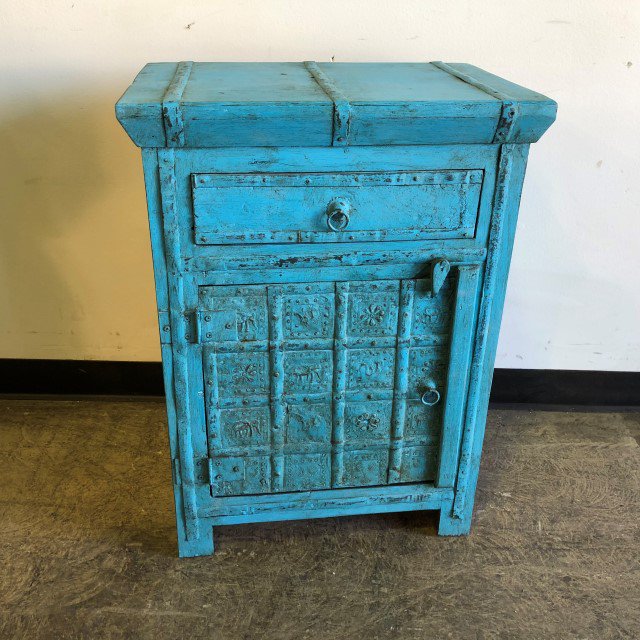 NadeauDC's tweet photo. This amazing side table is just one piece of our absolutely stunning shipment we received on Thursday.  Make sure you swing by this weekend to check it out.  We're open from 10-6 on Saturday and 12-5 on Sunday #nadeaudc #furniturewithasoul #alexandriava #newshipment https://t.co/AuzThGOqXc