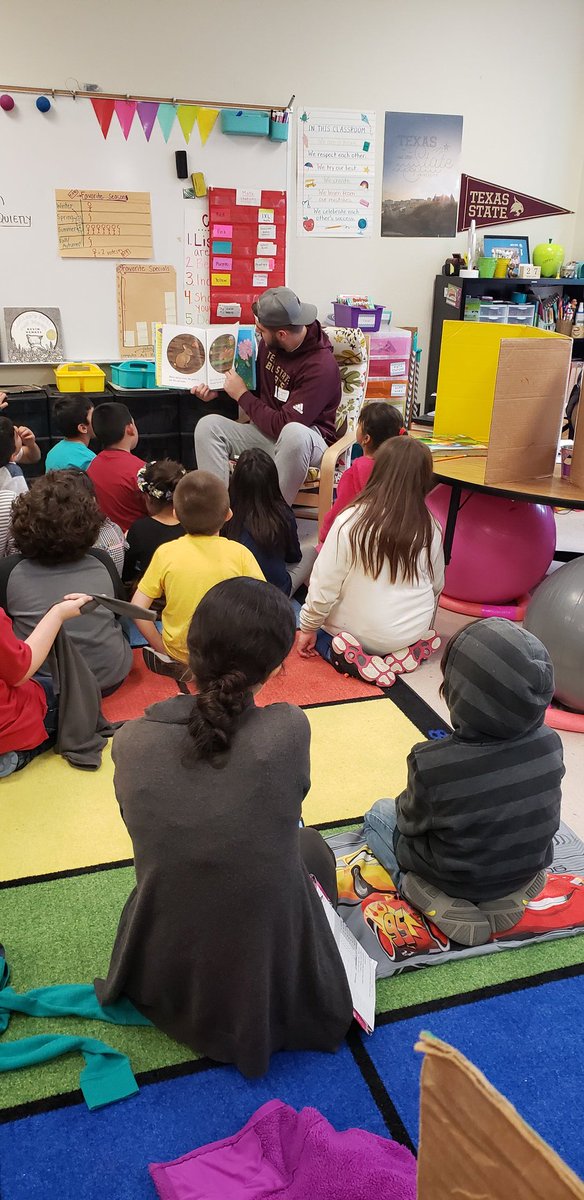 HambysHive's tweet photo. We celebrated #MarchIntoLiteracy with storybook character dress-up and by listening to guest readers throughout the day. Thanks to the @TXSTATEFOOTBALL readers who came to our class. The students loved y'all! #HambysHive @AmandaN64209814 https://t.co/CFe7o1nNLo