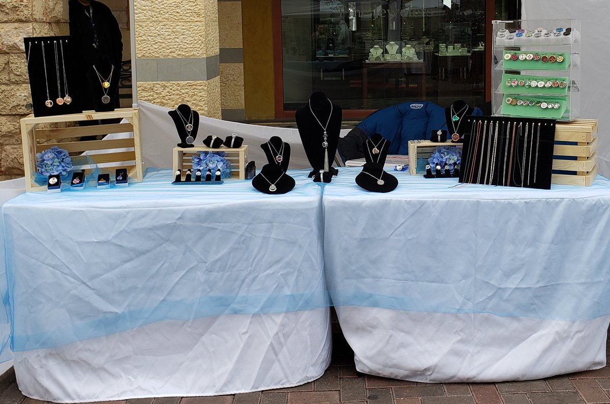 ApricityFound's tweet photo. We've arrived! Hello Twitter world. Come see us at Social Saturdays at Tivoli Village in Summerlin March 2nd
#lasvegas #supportsmallbusiness #tivolivillage #ApricityFound #doTERRA #WellnessAdvocate https://t.co/7bFJX9cTmF