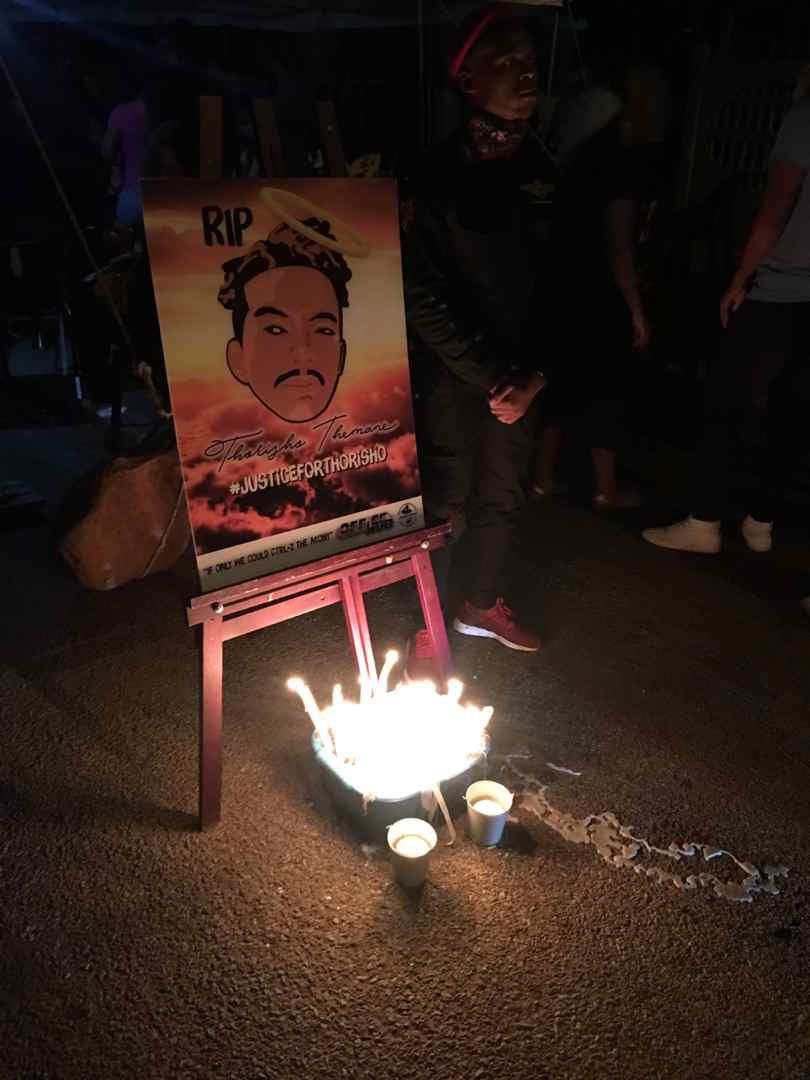 Biso_Raph's tweet image. We were not close at school, but man you were one of us..Peaceful and kind..I&apos;m sorry this world mistreated you..We are scarred, shocked and bruised by what happened, until we meet again mate..Rest in Peace 😩🙏🏼😭 #ThorisoThemane 💔 #JusticeforThoriso ✊🏼