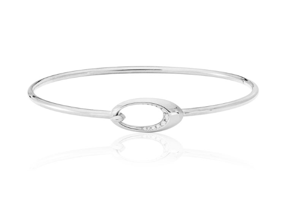 MPierceChicago's tweet photo. This diamond and white gold bangle from the Juniper collection, by Graymoor Lane is an elegant design that looks beautiful alone or paired with other bracelets. Purchase yours today: https://t.co/Qzqpdg3J0S https://t.co/TOiG4Utlgp
