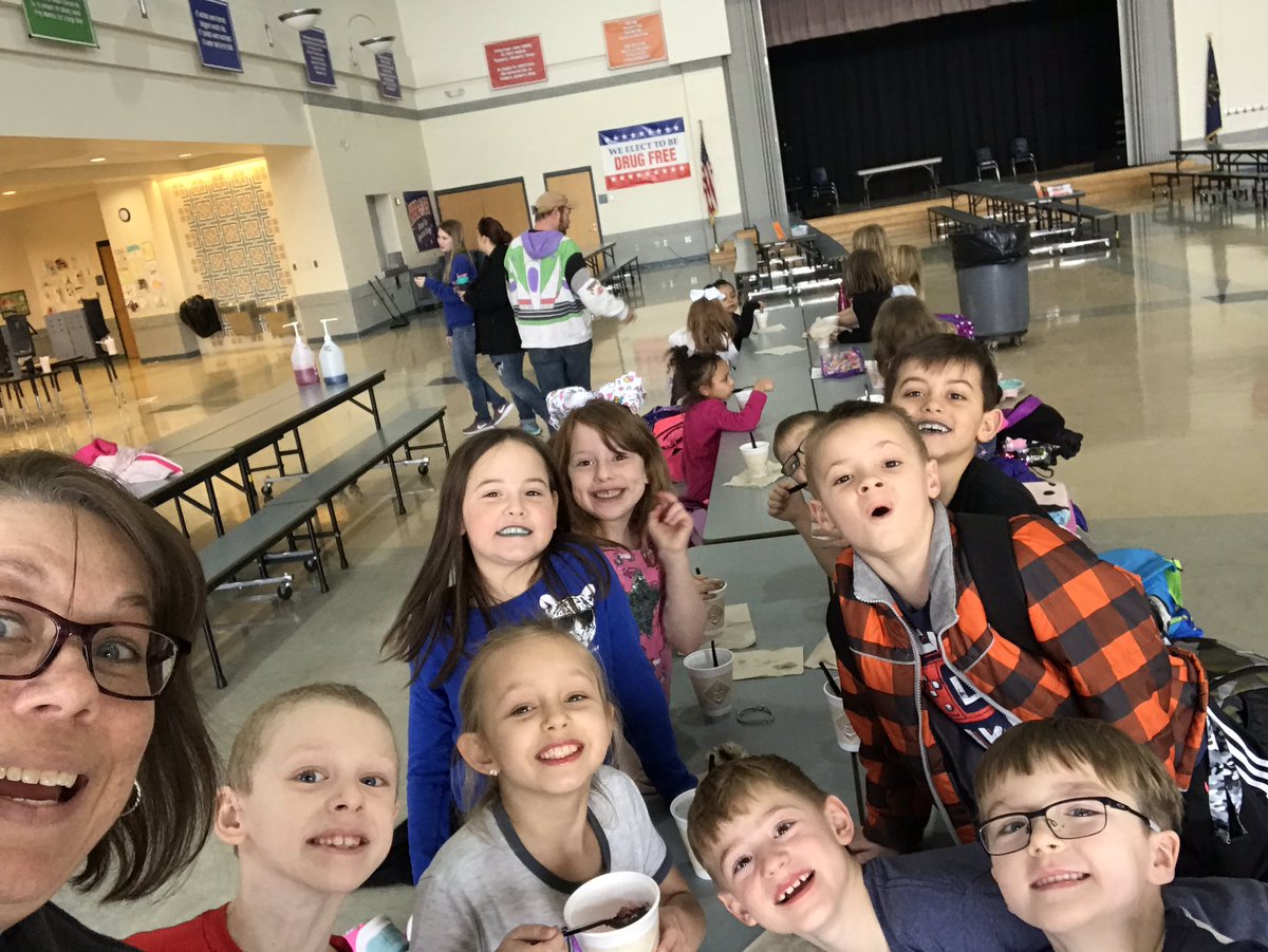 HarpoldSSW's tweet photo. It’s an ice cone party kind of Friday! @LindseyMatthias @mrsperkins1st https://t.co/FE5GQ7Ae3w