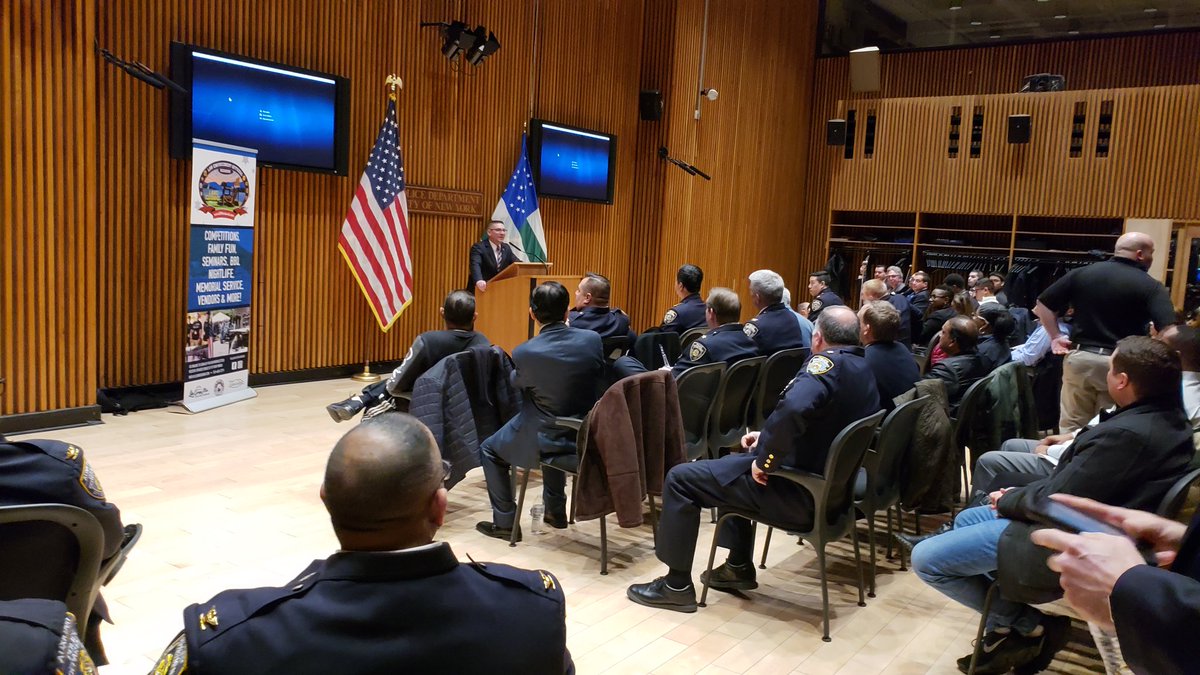 bariomar's tweet photo. #firstnet #att #nypd 
Had the privilege and pleasure providing details about first net to some of NY's Finest! Being able to offer the only prioritized service built for first responders , yet another exclusive advantage for our friends and family at NYPD @BradleyRoyale the star. https://t.co/2vsFAyTKbI