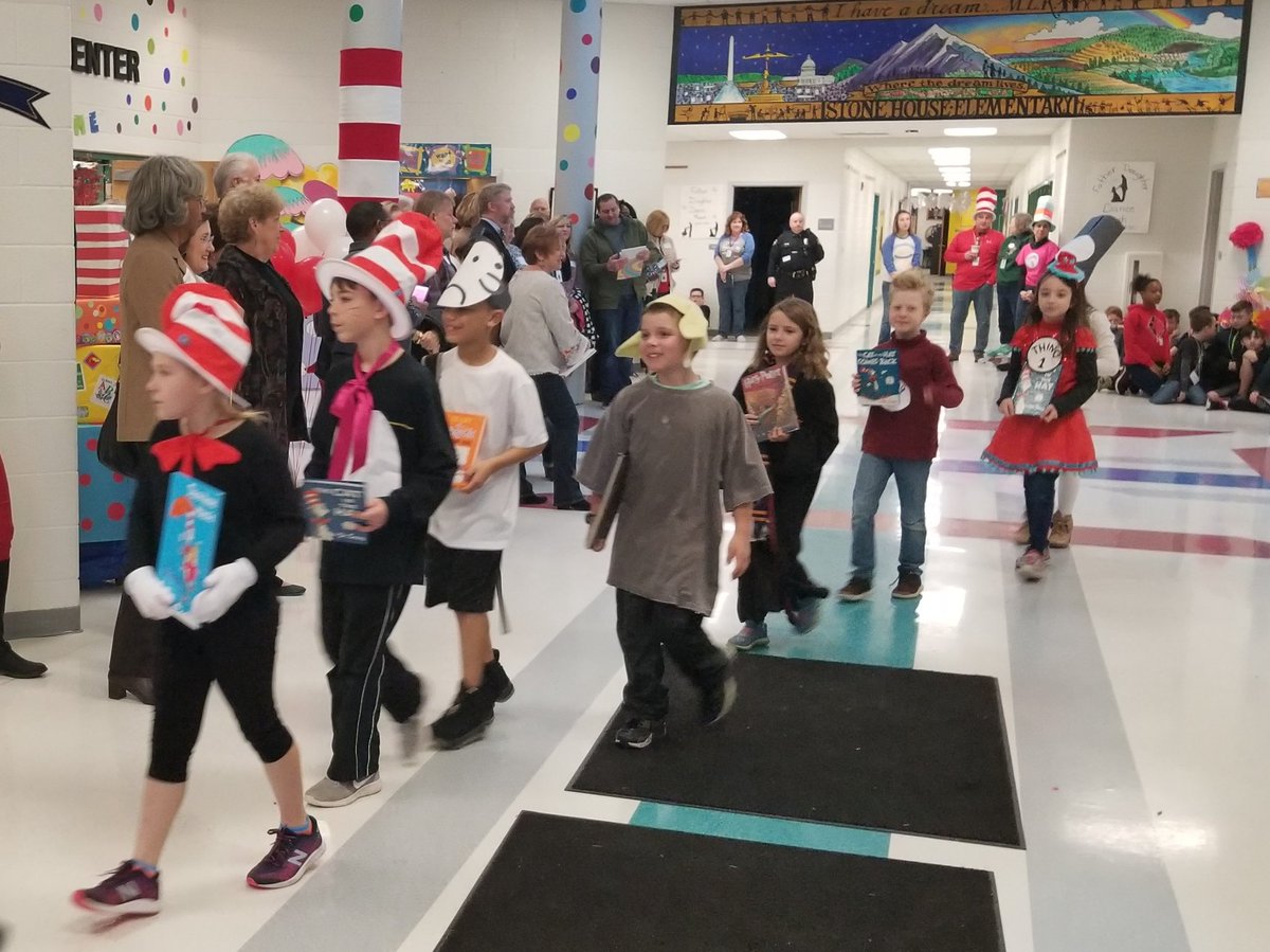 ckelly1995's tweet photo. I had a great time celebrating reading at Stone House Elementary. #VAis4Learners https://t.co/tI3bUAe8tu