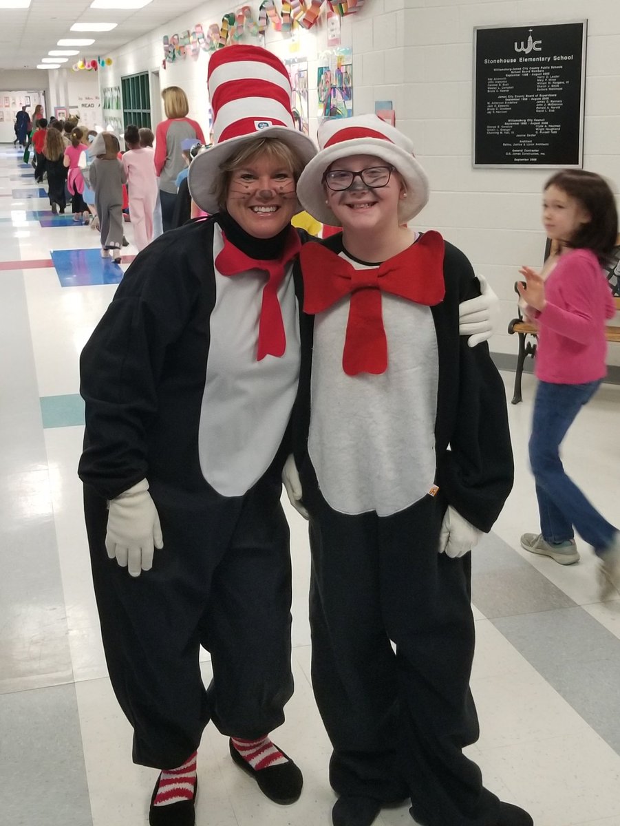 ckelly1995's tweet photo. I had a great time celebrating reading at Stone House Elementary. #VAis4Learners https://t.co/tI3bUAe8tu