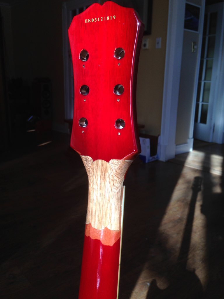 DaveyRocket67's tweet image. Guitar repair done ! Finished it clear coated to remind me of the consequences of not being careful !! #stund #brokenneck