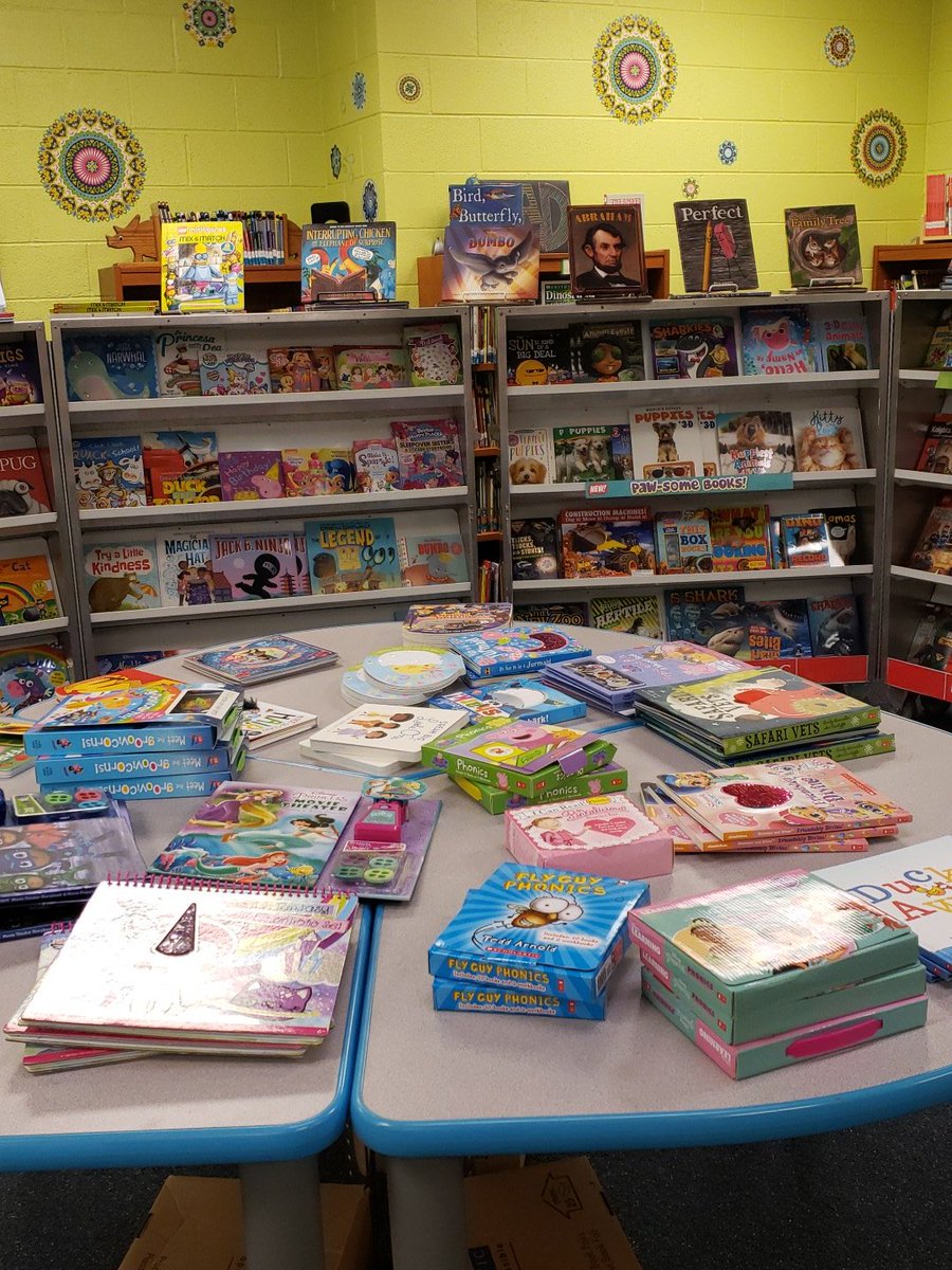 WoodElemLibrary's tweet photo. Our book fair has been extended until March 7. We still have lots of books. https://t.co/wETaWTf9u7