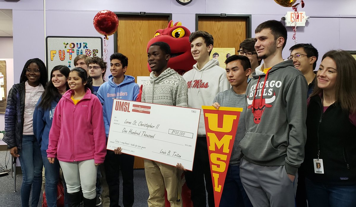PNH2023's tweet photo. What better way to start the day than seeing Lorne St. Christopher receive this amazing scholarship from UMSL?!! Congratulations, Lorne!! https://t.co/uCmuoMGZpu