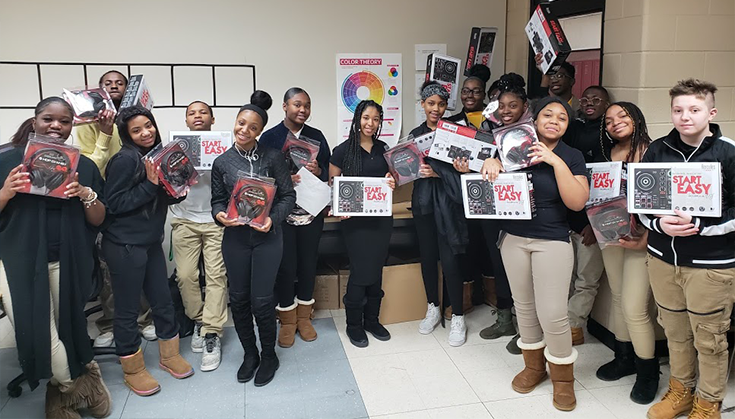 herculesaudio's tweet photo. We're thrilled to be able to bring the joy of DJing to the students of the Detroit School of Arts! They got a full delivery of Hercules #DJControl #Inpulse200 controllers & HDP DJ M 40.1 headphones - the perfect way #MixEasy and #BecomeADJ 🎧🔈
#ItsYourTurn #HerculesDJ https://t.co/tLZETnmwrU