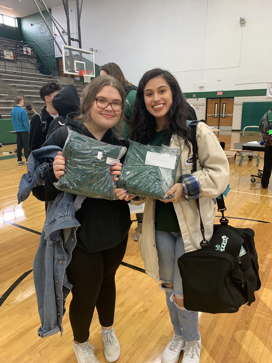 There is no line! Come to Gym A Foyer <a href="/ArlingtonHigh/">Arlington High</a> seniors!