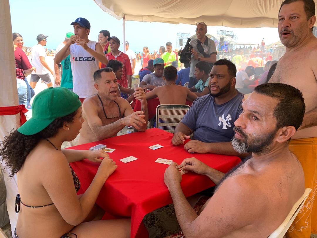 VillegasPoljak's tweet image. #AHORA • Así están playas del estado Vargas, muy cerca de #Caracas #Venezuela, plenas de familias que celebran por anticipado #CarnavalesFelices2019 gracias al adelanto decretado por el presidente @NicolasMaduro #Carnavales2019EnPazYAlegría #FestivalRecreativoCarnaval2019 #01Mar