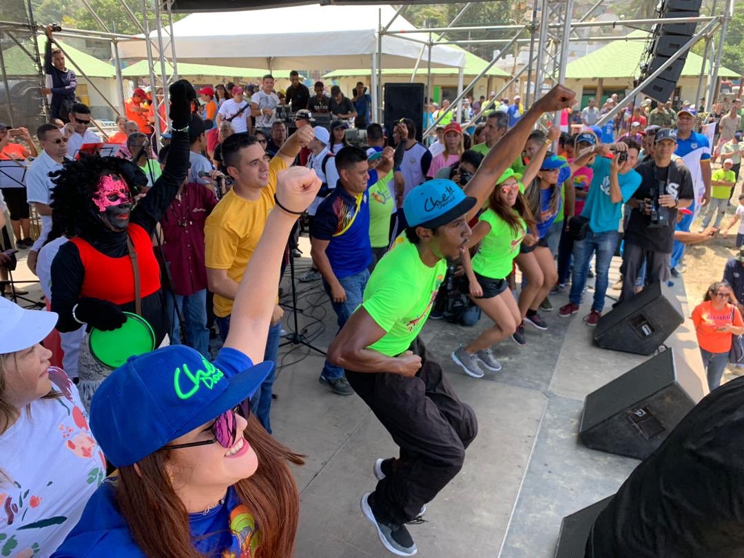 VillegasPoljak's tweet image. #AHORA • Así están playas del estado Vargas, muy cerca de #Caracas #Venezuela, plenas de familias que celebran por anticipado #CarnavalesFelices2019 gracias al adelanto decretado por el presidente @NicolasMaduro #Carnavales2019EnPazYAlegría #FestivalRecreativoCarnaval2019 #01Mar