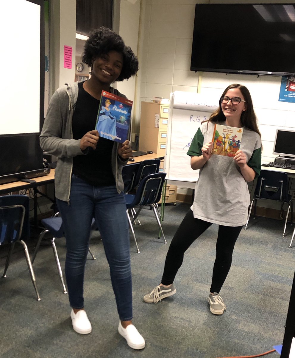 PHSlibrarymedia's tweet photo. PHS students reading their favorite childhood book to elementary student in Birmingham through Flipgrid! #ReadAcrossAmericaDay #thepelhamway @tuckera773 @PelhamHS_FBLA @PHSPrincipalAW @shannonbogert1 @PelhamSchools https://t.co/7JTnUQQb2V