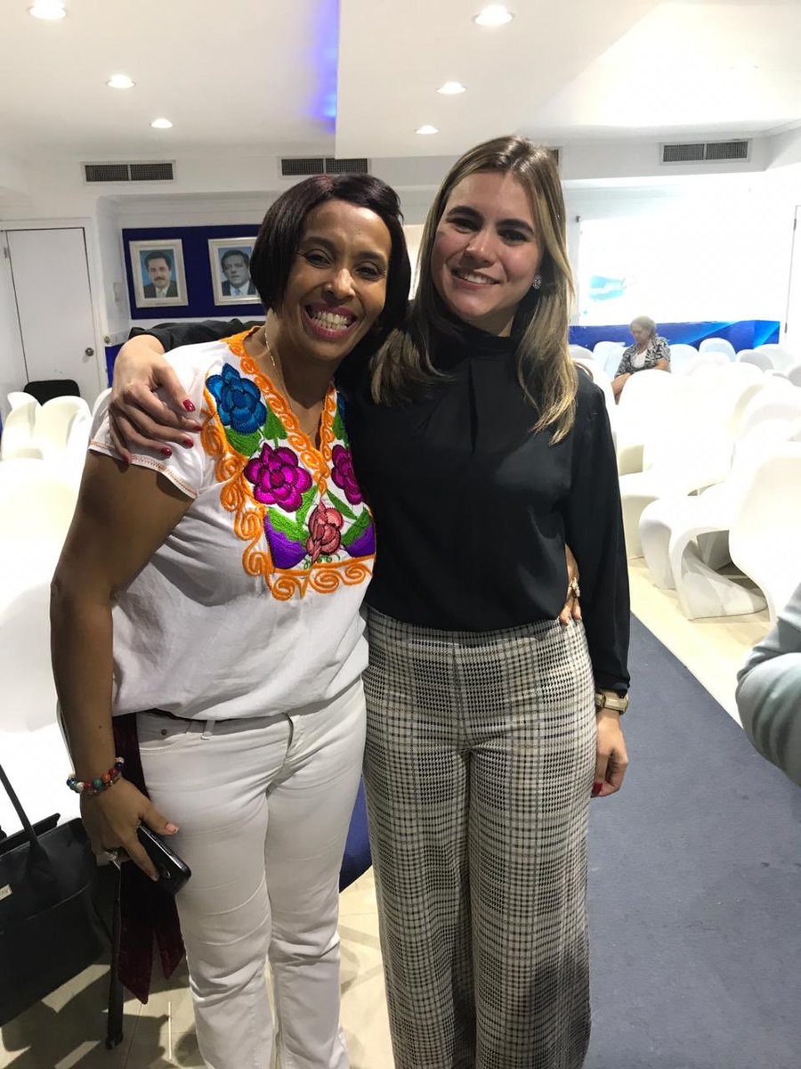JuventudPRD_'s tweet photo. Excelente actividad de la Secretaría Nacional de las Mujeres del PRD @mujerprd2019 donde los jóvenes @denissecabral18 @Lic_CarlosMunoz @rosaliahernandez13 del PRD estuvieron presente. Definitivamente @juliher99 el #PRDAvanza @MiguelVargasM 
@miprd  #JuventudAvanza https://t.co/Yw8QzhCf1J