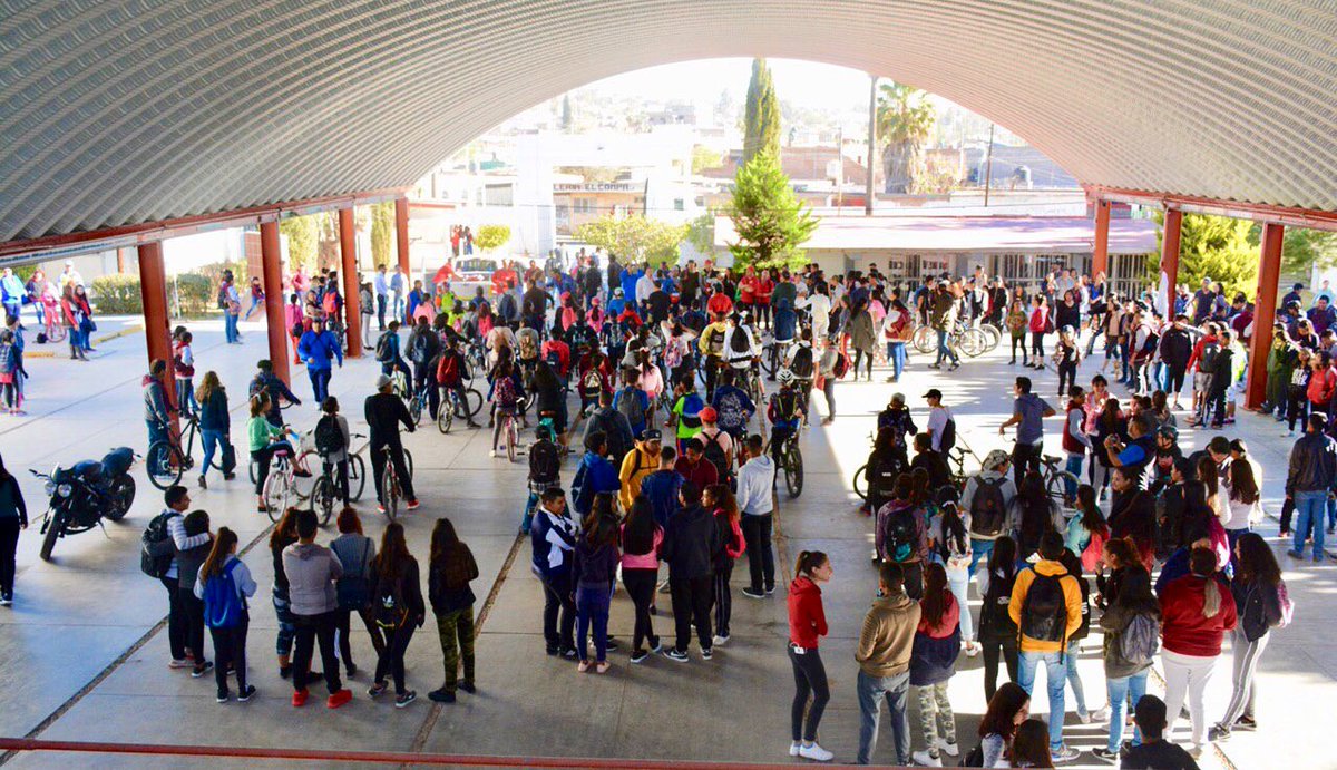 IMJ_DGO's tweet photo. Con más de 500 jóvenes y maestros del CETIS #148 y en colaboración con el @inmude18 realizamos la rodada y caminata extrema a la laguna paseo de las mangas. #MilyUnaAcciones por la prevención por medio del deporte. https://t.co/M2xZKiXdyT