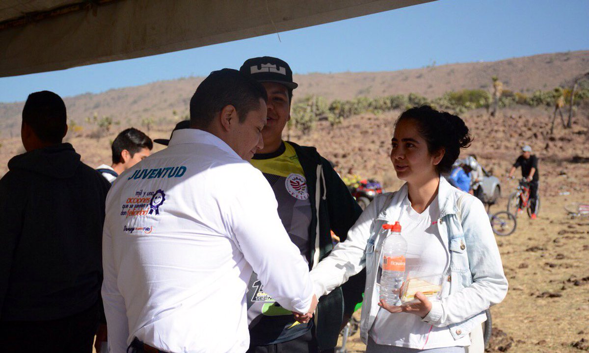 IMJ_DGO's tweet photo. Con más de 500 jóvenes y maestros del CETIS #148 y en colaboración con el @inmude18 realizamos la rodada y caminata extrema a la laguna paseo de las mangas. #MilyUnaAcciones por la prevención por medio del deporte. https://t.co/M2xZKiXdyT