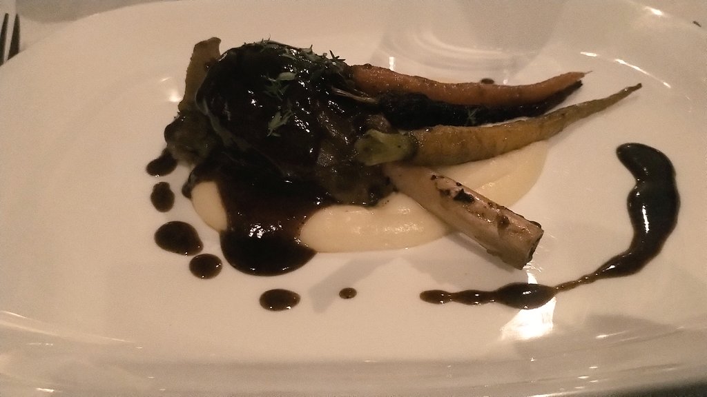 sindivanzyl's tweet photo. Braised Springbok Shank: pommes purely,  honey glazed heirloom carrots with a Shiraz jus #Dijo #BookDinner @prueleithchefs @LesDaChef https://t.co/mLeB8GBROE