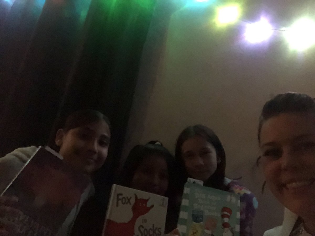 MsKoontzMDUSD's tweet photo. 📚🔦When 4th graders invite you to the reading den..... you find the time 📚🔦 #PJreadingDay #BPVP #RioRockets https://t.co/KHyyAwaRK3