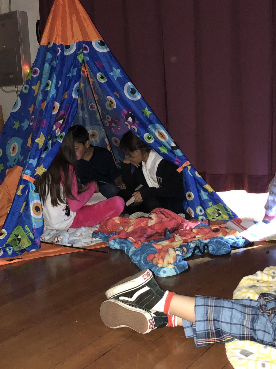 MsKoontzMDUSD's tweet photo. 📚🔦When 4th graders invite you to the reading den..... you find the time 📚🔦 #PJreadingDay #BPVP #RioRockets https://t.co/KHyyAwaRK3