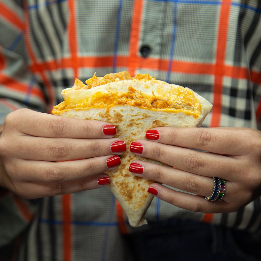 TacoBellRD's tweet photo. Cheesy mode ON💜🧀 Pide tu Cheesy Stackers de Pollo, Bacon o Res. 

#TacoBellAddicts
#TacoBellRD https://t.co/UuleQKFnUu