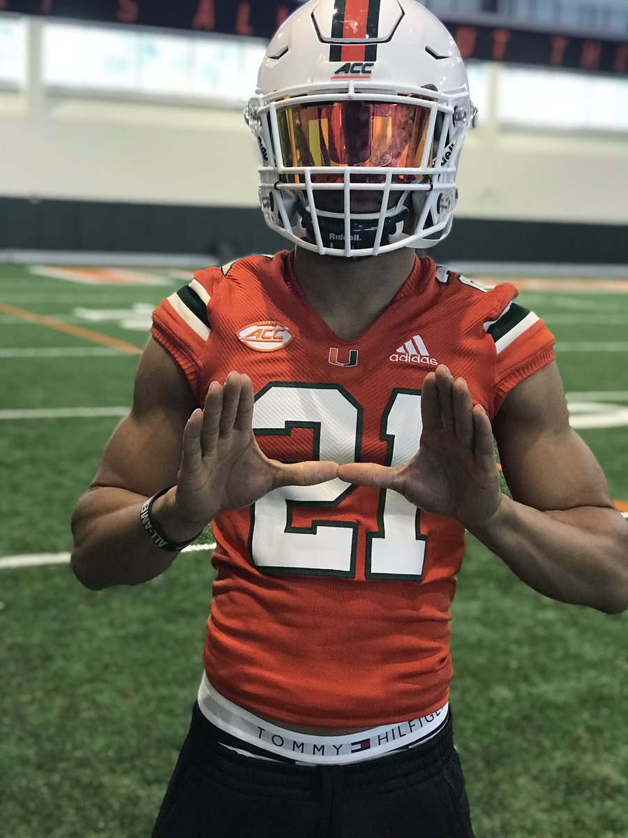 say_brant's tweet photo. AGBTG... “EXTREMELY BLESSED” To Receive An Offer From The “U”niversity Of Miami🙌🏽🦆 @CoachPatke @D_VanDyke8 @CanesFootball @samspiegs ... #DLTTO🤐 https://t.co/QrTgHWg7qJ