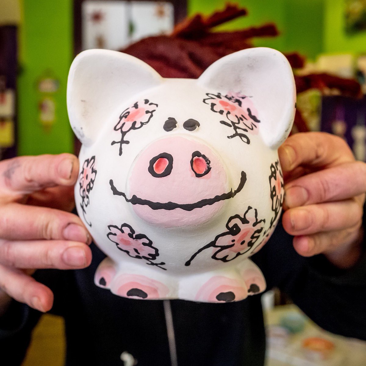 otf_recordings's tweet photo. #hellopiggybank @the_levellers coloured vinyl reissues of Mouth to Mouth, Headlights White Lines, Black Tar Rivers and Hello Pig Out now from our shop. Keep checking for more competitions over the next few Days https://t.co/nKSWkJesat photo @andrewhasson cakes @pottery_cafe https://t.co/Dg9oDYBlkO