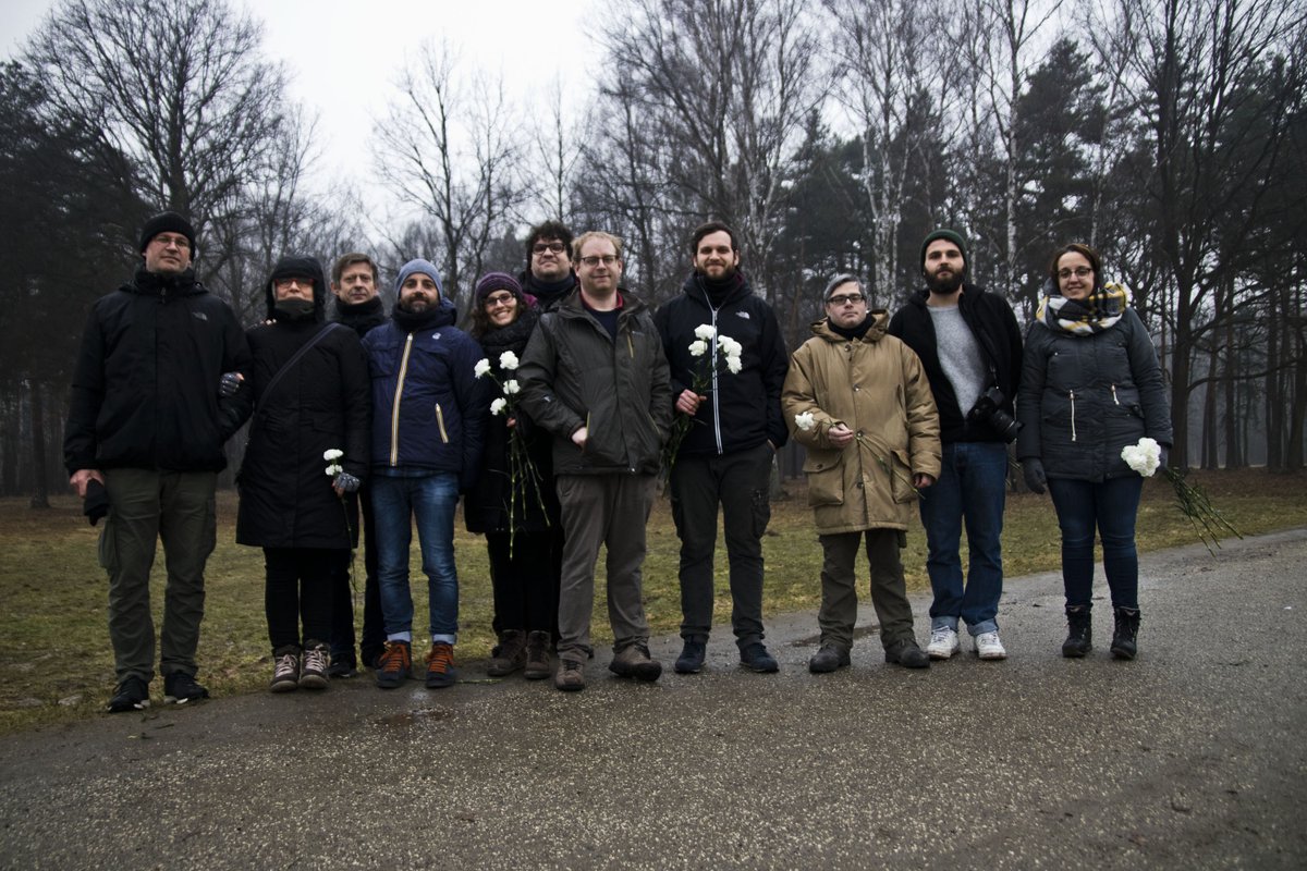 ViaggiMemoria's tweet photo. Il secondo turno del #viaggiomemoriaistoreco #vdm2019 si conclude sotto la pioggia.
Un'altra settimana intensissima, bella e piena di convidisione

Grazie a tutte e tutti dallo staff #istoreco, ci vediamo la prossima settimana
#unitedwestand https://t.co/rKjuu3KQXr