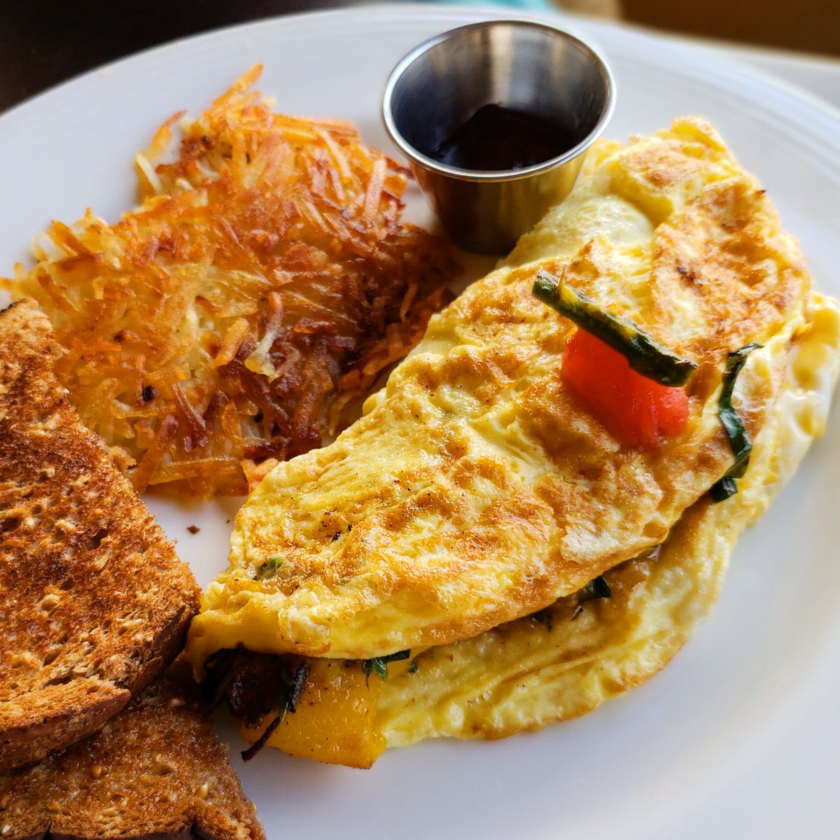 sarentos's tweet photo. Caprese: Good for dinner, even better for breakfast. Try our Caprese Omelette with with locally grown tomatoes, fresh basil and mozzarella. https://t.co/247WzmBdX5