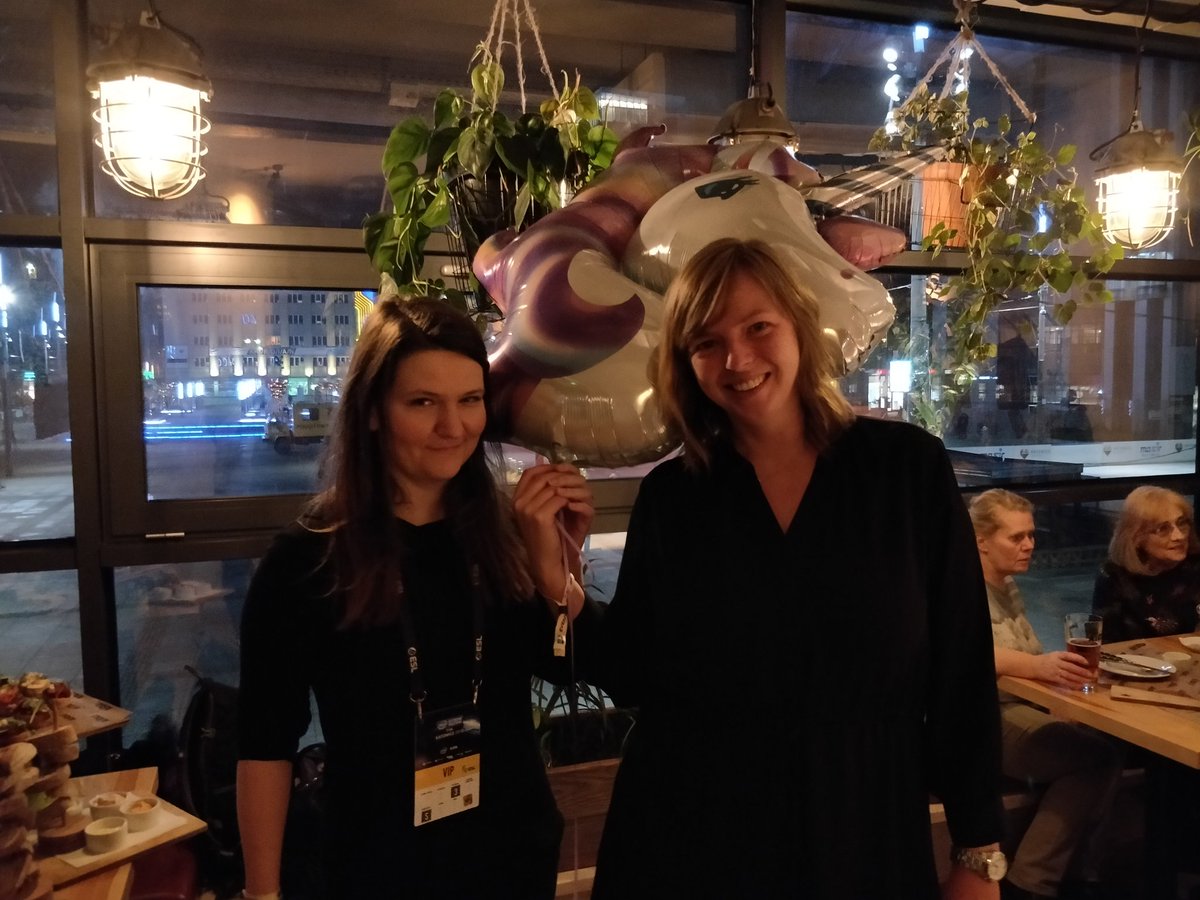 thestorymob's tweet photo. Super excited to be hosting *so many* amazing #esports ladies tonight! Party pics to follow! #MobMeetup https://t.co/R9JwN2G2SG