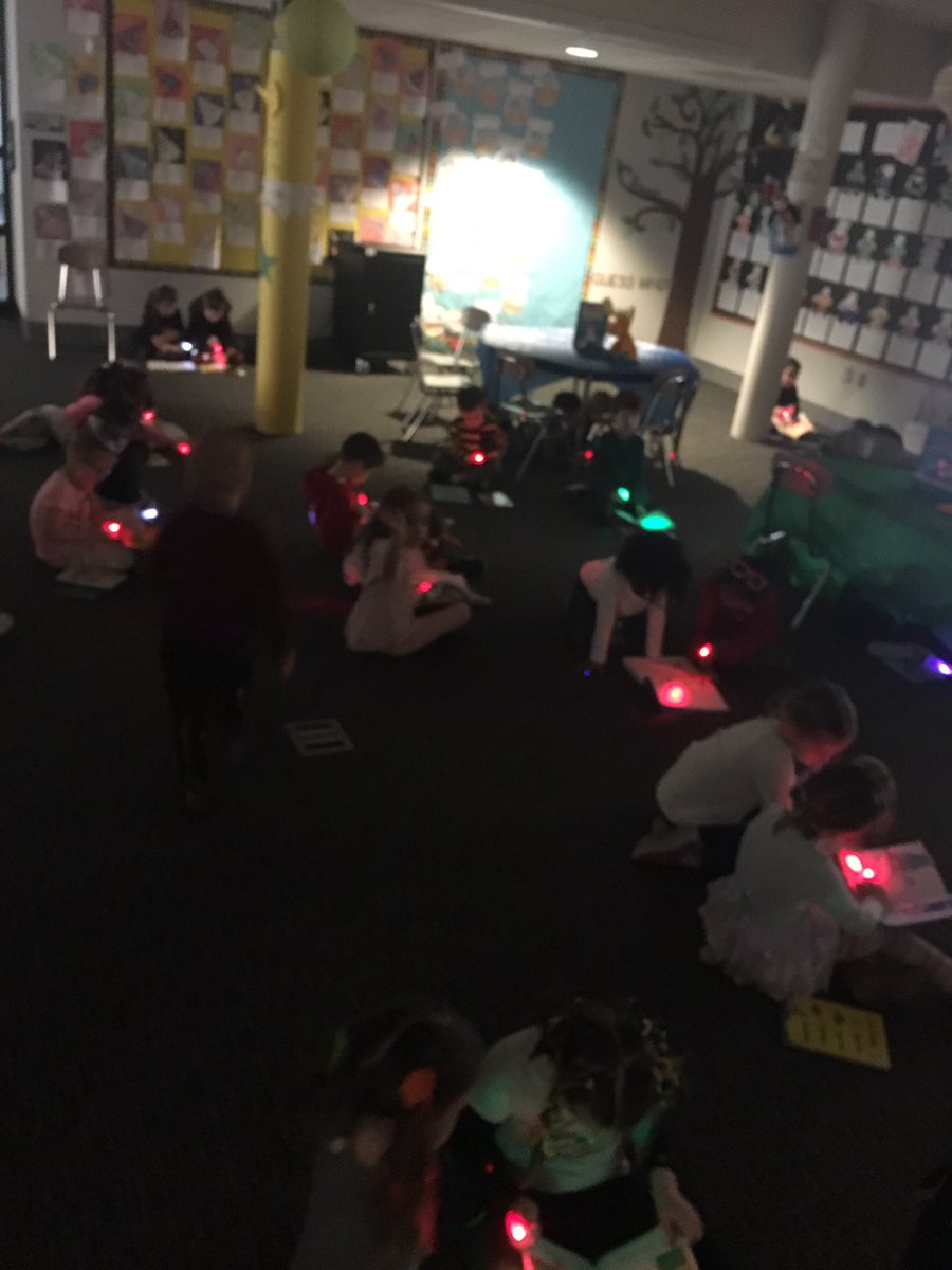 Happy Read Across America Day from kindergarten! #flashlightfriday #crazyhairday <a href="/FogleCheri/">Cheri Suman Fogle</a> <a href="/SASD_Vernfield/">Vernfield Elementary</a>