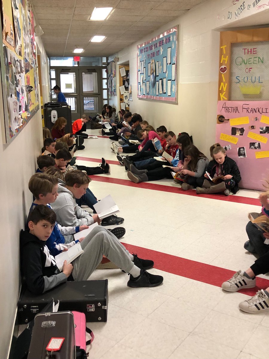 AnneDoyle2's tweet photo. Celebrating Read Across America at Memorial! #memorialr13 #rsd13ct https://t.co/Z69HKc6maV