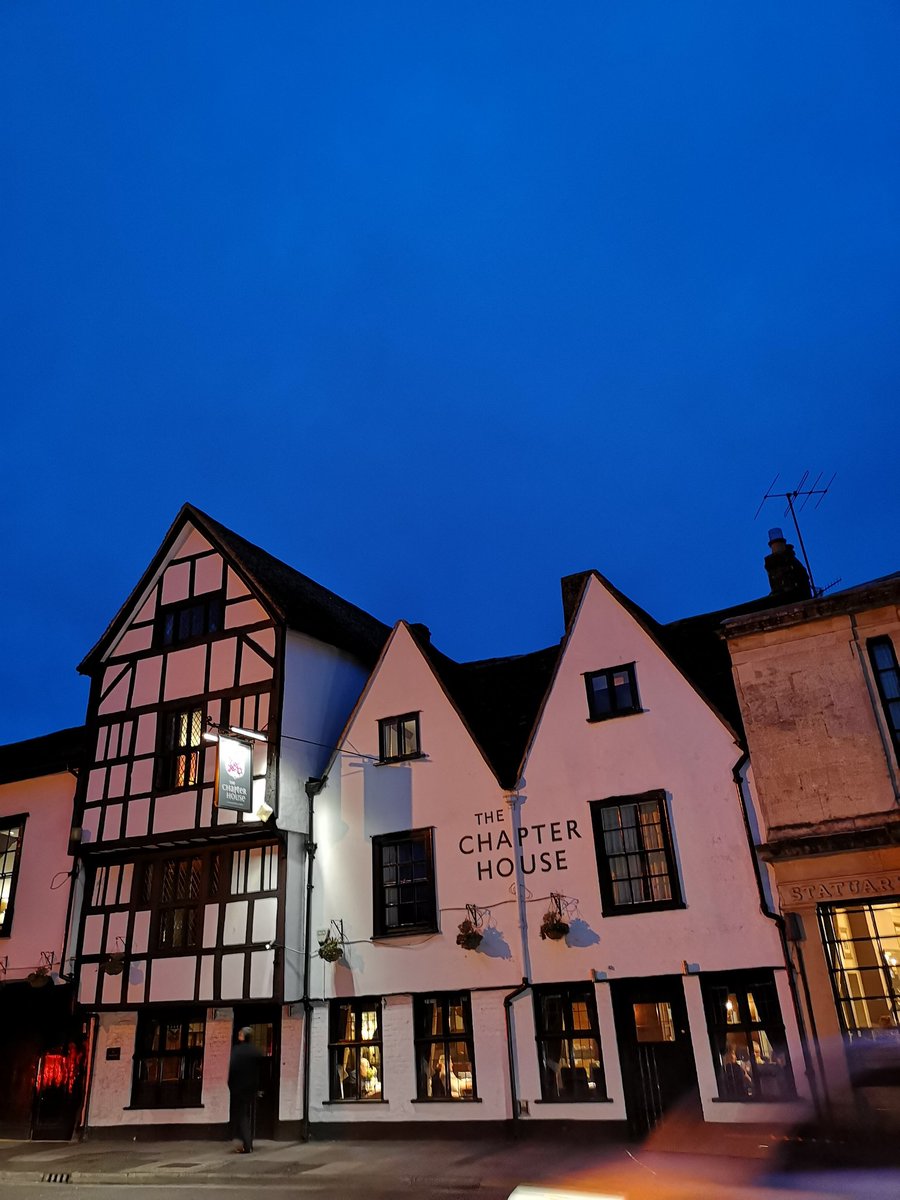 julietmosney's tweet photo. #theroseandcrown #thechapterhouse #buildingsinsalisbury #visitsalisbury #thephotohour https://t.co/WEg0w0YK11