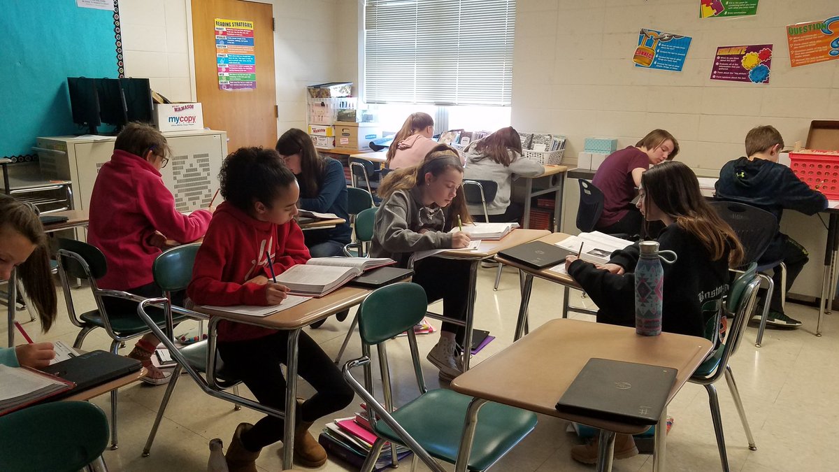 RSkidmoreQMS's tweet photo. Keeping their focus right through the end of the week! Students were hard at work on selecting and explaining textual evidence to support their answers! #hardworkpaysoff #collaboration #QMSRocks #QMS225 https://t.co/dPE081D5LU