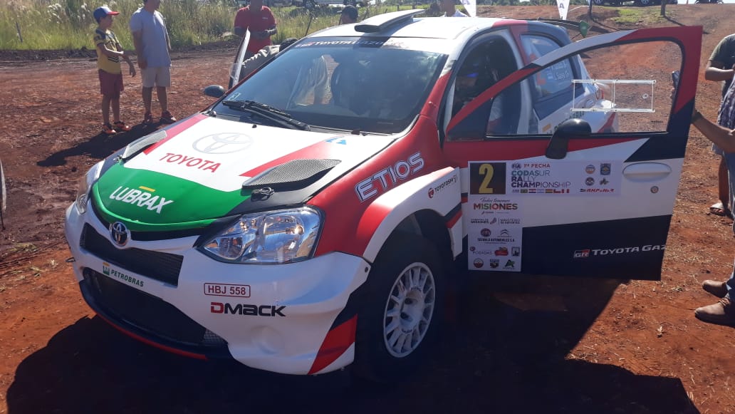#RallyDeLaTierraColorada Trabajando en el #EtiosR5 en el lugar del Shakedown <a href="/Toyotoshi_py/">Grupo Toyotoshi</a> 💪💪💪💪💪 #TeamToyotaParaguay #ToyotoshiSA #ToyotaGazooRacing