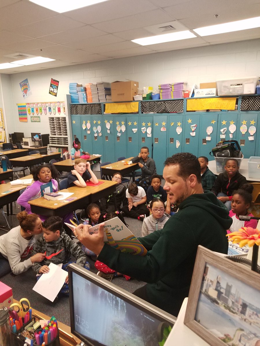Chancellor117's tweet photo. Had fun with guest readers today, and getting to learn about Japanese culture from Bunkyo University students! https://t.co/uXPHwnpX6a