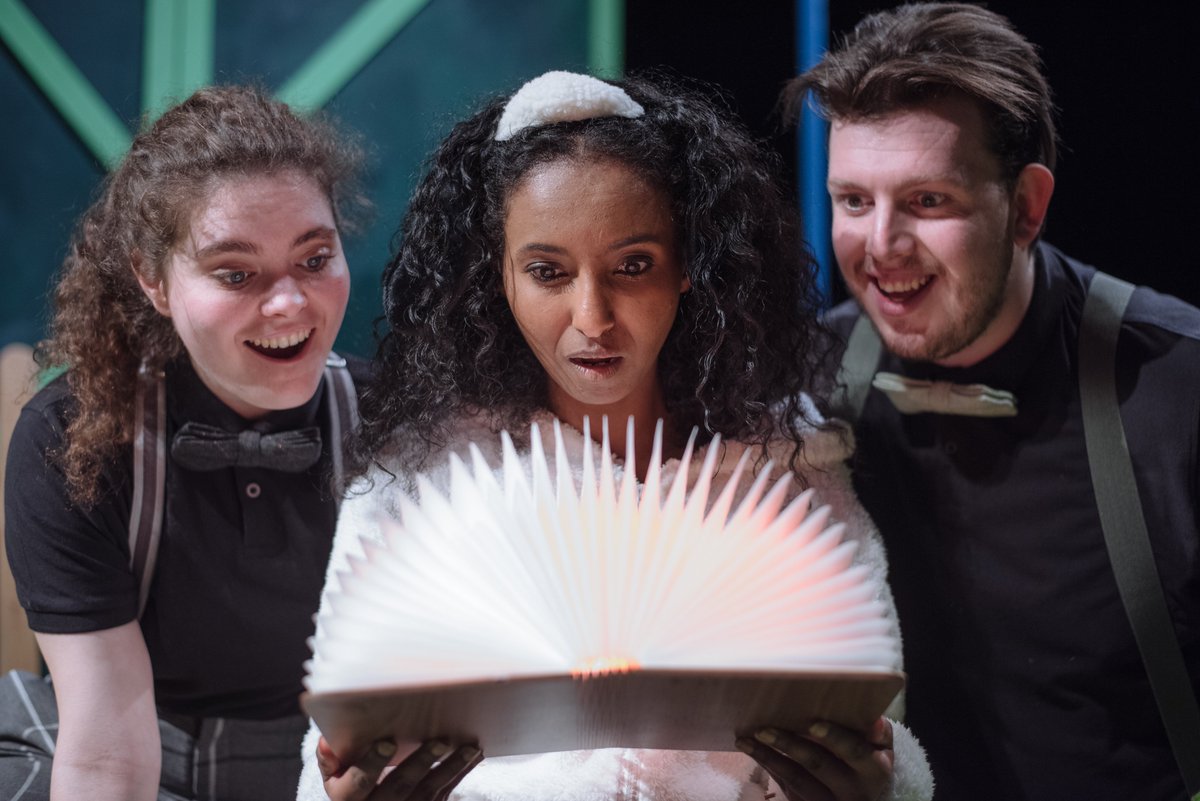 chloenelkin's tweet photo. Today is #WorldHearingDay! We're loving working with @DH_Ensemble who are a brilliant professional Deaf and hearing led theatre company. Their production #MathildaDHE is fully welcoming and accessible to D/deaf and hearing children. Find out more here - https://t.co/pH7fBpHiA4. https://t.co/SPIWP1ytbz