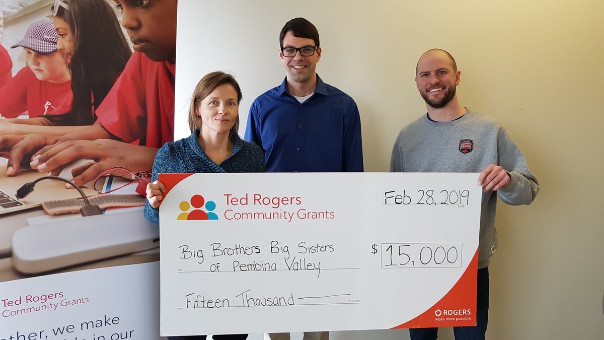 bbbsmw's tweet photo. A great BIG thank you to @hometownhockey_ for the amazing donation! This grant will help expand and amplify our mentor programs. Presenting the cheque was Kyle Buttenham, Rogers Hometown Hockey MC.

#HometownHockey
#mentoringmatters https://t.co/eLHfKULE9D