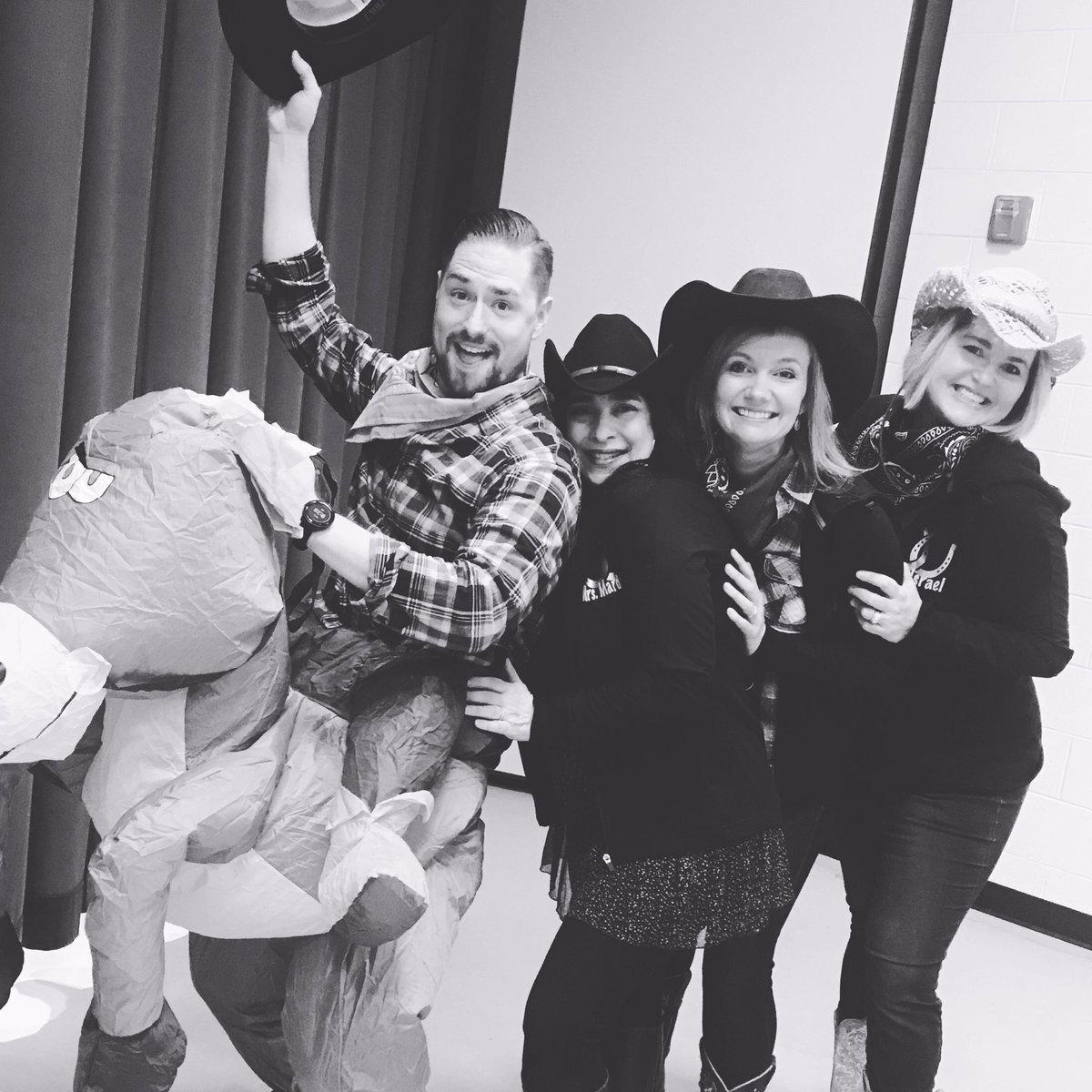 CherylRingold's tweet photo. The Reading Ranch is open at OH.... kicking off March is Reading Month!  #novipride #ohhasthebeststaff @NoviAcademics @docsmatthews @mrsegli @ConallWalsh @melissa_israel3 https://t.co/D9vQpZUApa