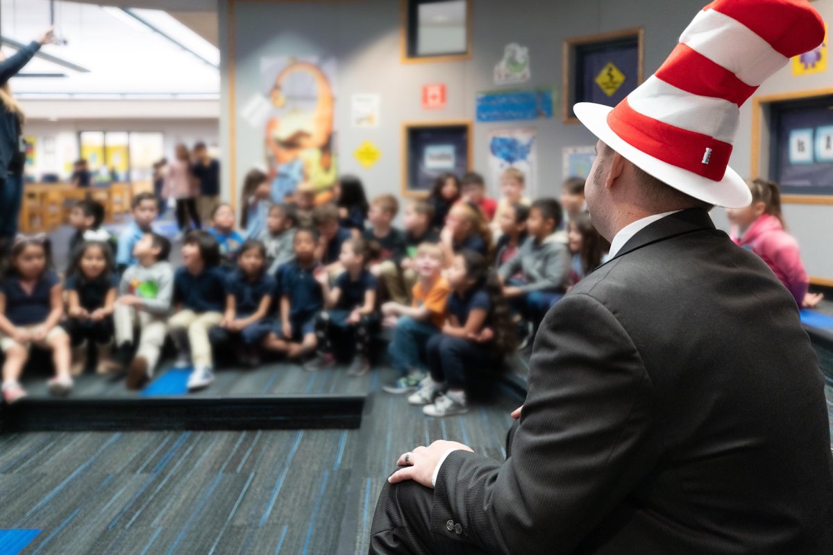 EducationSteve's tweet photo. Had a great time this morning reading to kids @MadisonAZ #camelview this morning. Loved all the books but #StephaniesPonyTail by @robertmuncher was maybe the kid fav today. #readacrossamerica2019 https://t.co/bmenjOErGQ